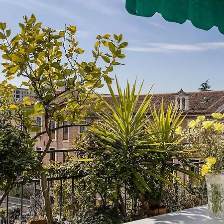 Enjoy - Attico In Centro Con Garage, Sant'antonio Apartment Padova