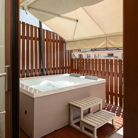 Enjoy - Attico Con Idromassaggio E Garage - Zona Sant'antonio 公寓