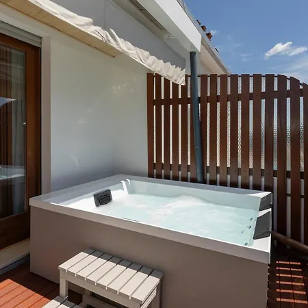 Διαμέρισμα Enjoy - Attico Con Idromassaggio E Garage - Zona Sant'antonio
